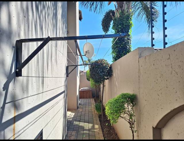 4 BEDROOM HOUSE FOR SALE IN SONNEVELD